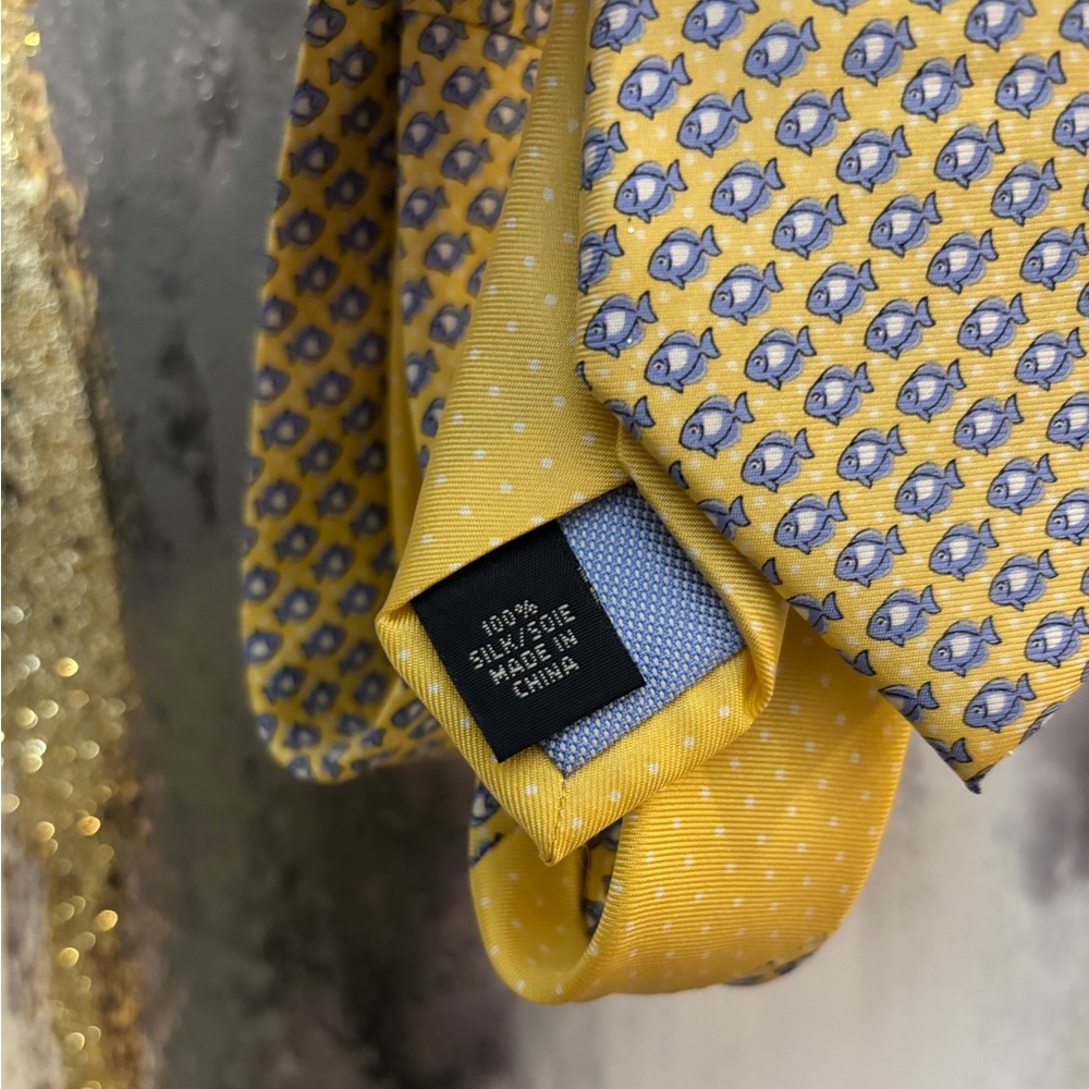 TH | Tommy Hilfiger 100% Silk Fish Neck Tie - Picture 5 of 10